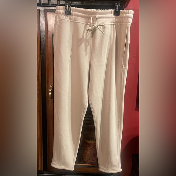 #111 Lululemon Soft Ambitions High Rise Jogger
Trench - Size 12 - Picture 7 of 11